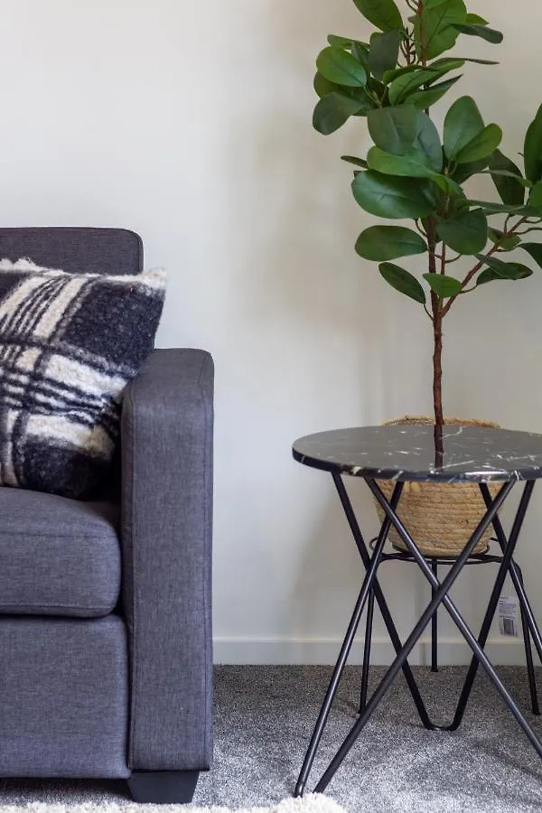 Upper Riccarton Dream - 2 Bed 2 Bath W/Carpark Apartment Christchurch New Zealand
