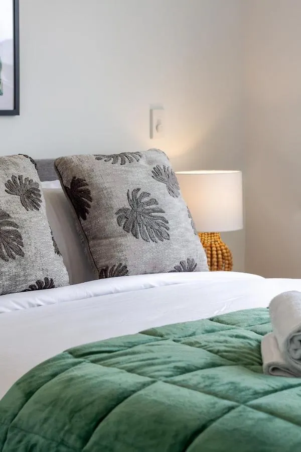 Upper Riccarton Dream - 2 Bed 2 Bath W/Carpark Apartment Christchurch 0*,