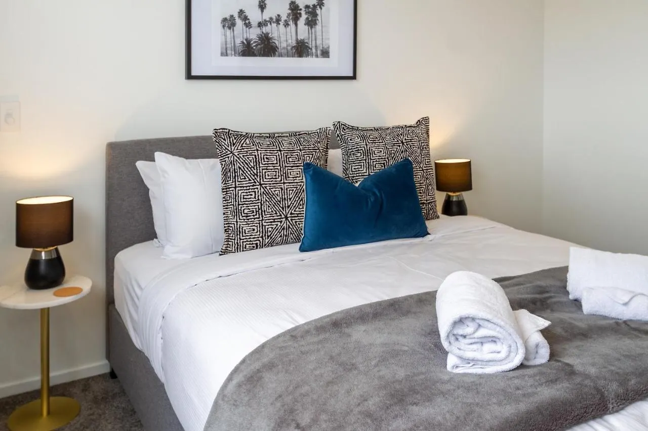 Upper Riccarton Dream - 2 Bed 2 Bath W/Carpark Apartment Christchurch