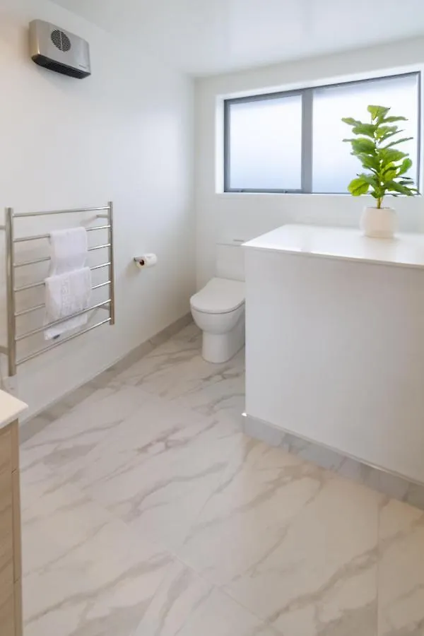 Upper Riccarton Dream - 2 Bed 2 Bath W/Carpark Apartment Christchurch 0*,