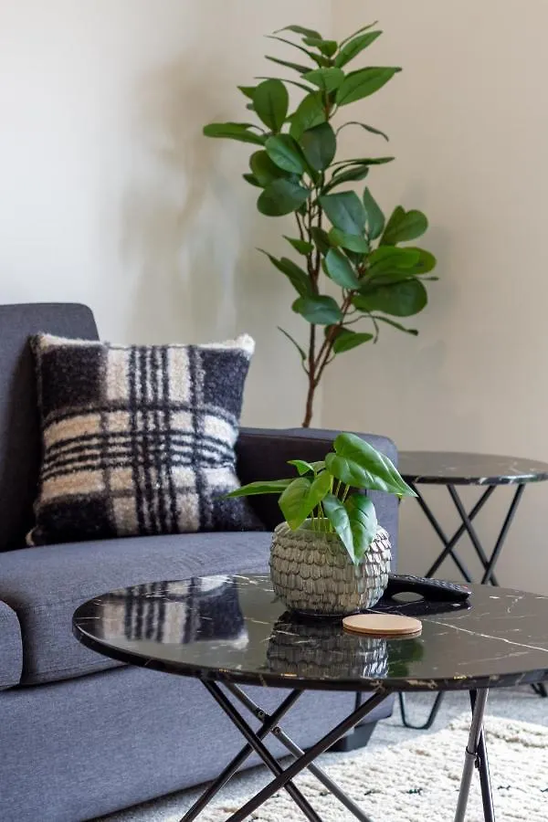 Upper Riccarton Dream - 2 Bed 2 Bath W/Carpark Apartment Christchurch New Zealand