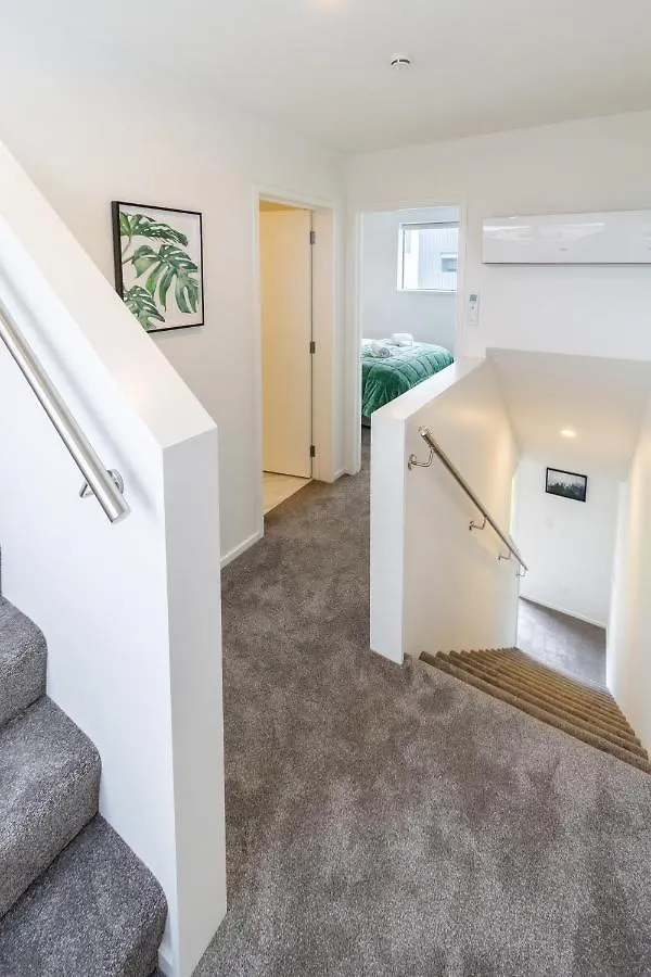 Upper Riccarton Dream - 2 Bed 2 Bath W/Carpark Apartment Christchurch 0*,  New Zealand