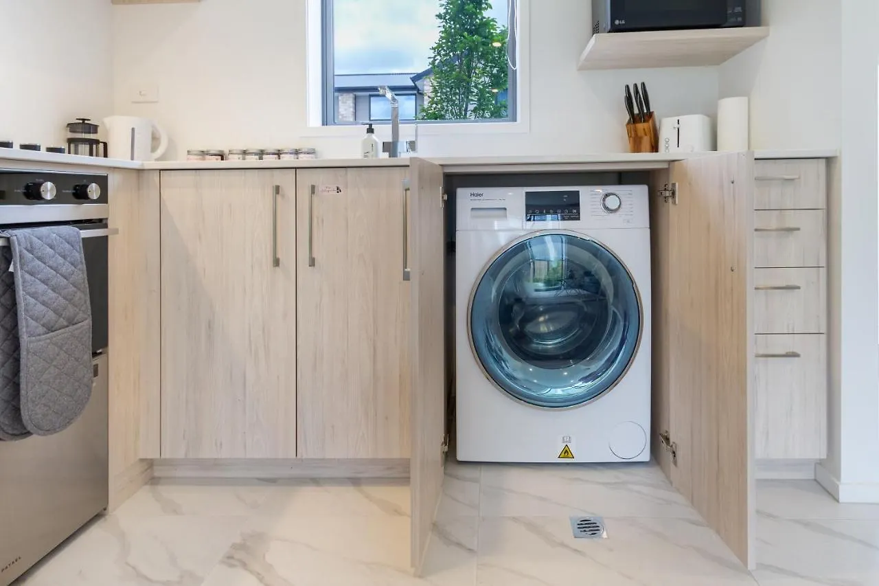 Upper Riccarton Dream - 2 Bed 2 Bath W/Carpark Apartment Christchurch New Zealand