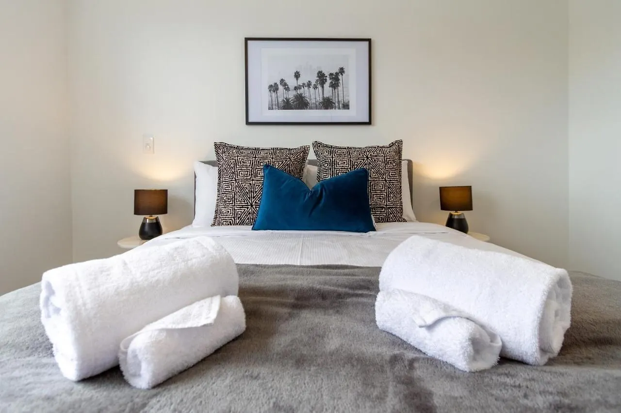 Upper Riccarton Dream - 2 Bed 2 Bath W/Carpark Apartment Christchurch